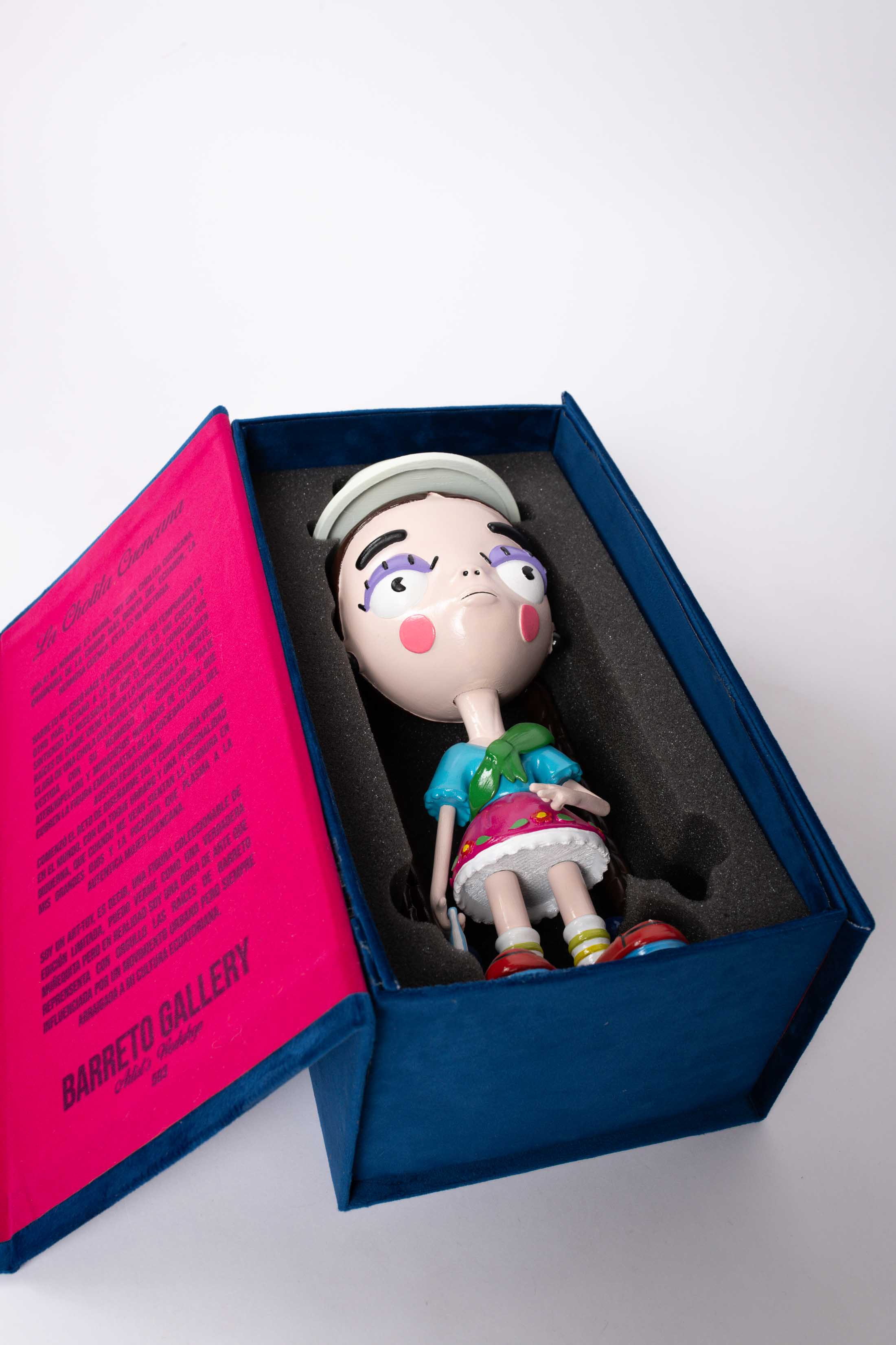 ART TOY " LA CHOLITA CUENCANA"